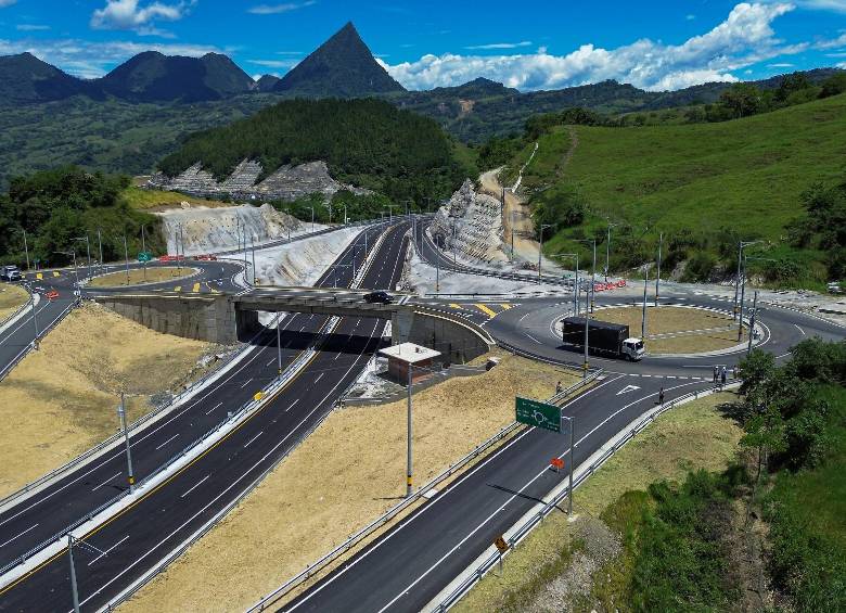 La autopista Pacífico 1 (Caldas-Bolombolo) no ha podido concluir sus frentes y reporta un avance general de obra del 96,48% con corte al 30 de agosto, según la ANI. FOTO: MANUEL SALDARRIAGA