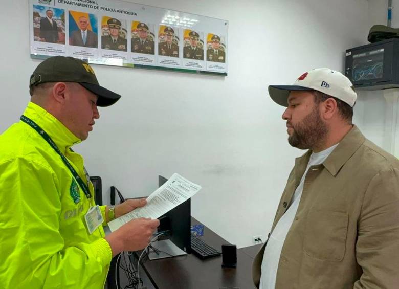 El sospechoso fue capturado en el aeropuerto de Rionegro y era requerido en extradición según la Policía. FOTO: Cortesía