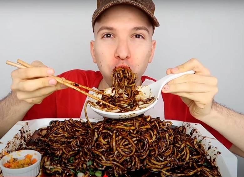 Nicholas Perry, más conocido como Nikocado Avocado tiene 32 años. Foto captura de pantalla de Youtube