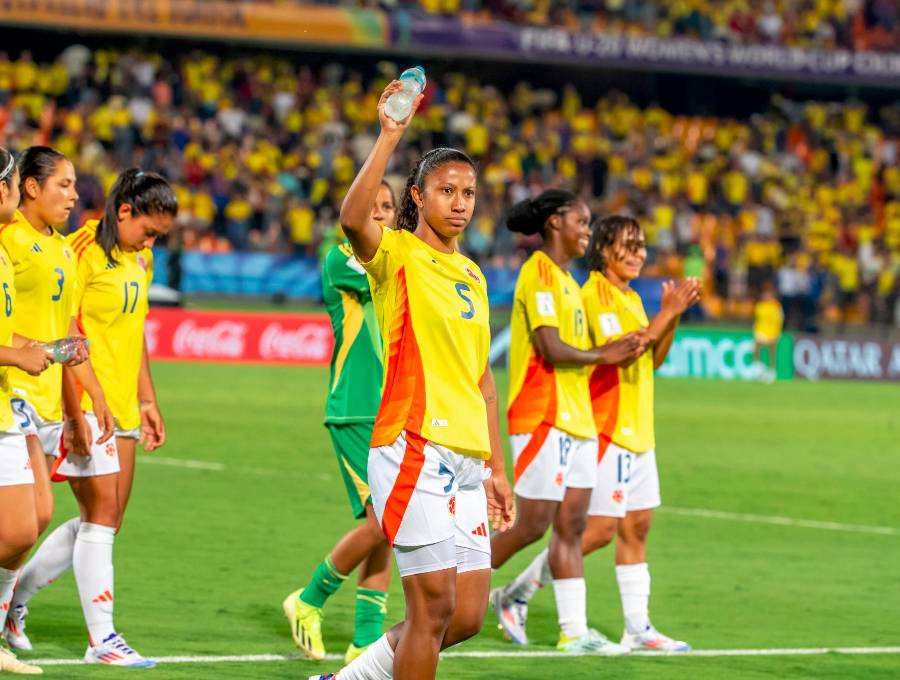 Ellas cargan con la ilusión de todo un país, que hace fuerza para que el título del Mundial Sub-20 se quede en casa. <span class="mln_uppercase_mln">FOTO</span> <b><span class="mln_uppercase_mln">jUAN aNTONIO Sánchez</span></b> 