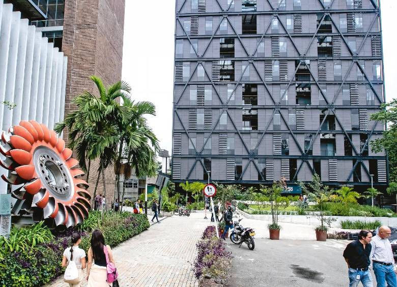 El bloque 20 es un espacio funcional y eficiente para el aprendizaje experiencial de ciencia, tecnología e innovación. Es una estructura de 12.500 metros cuadrados, distribuidos en 10 pisos. FOTO Jaime Pérez