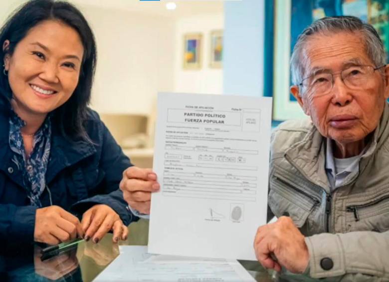 Keiko Fujimori junto a su padre Alberto Fujimori. FOTO CORTESÍA 