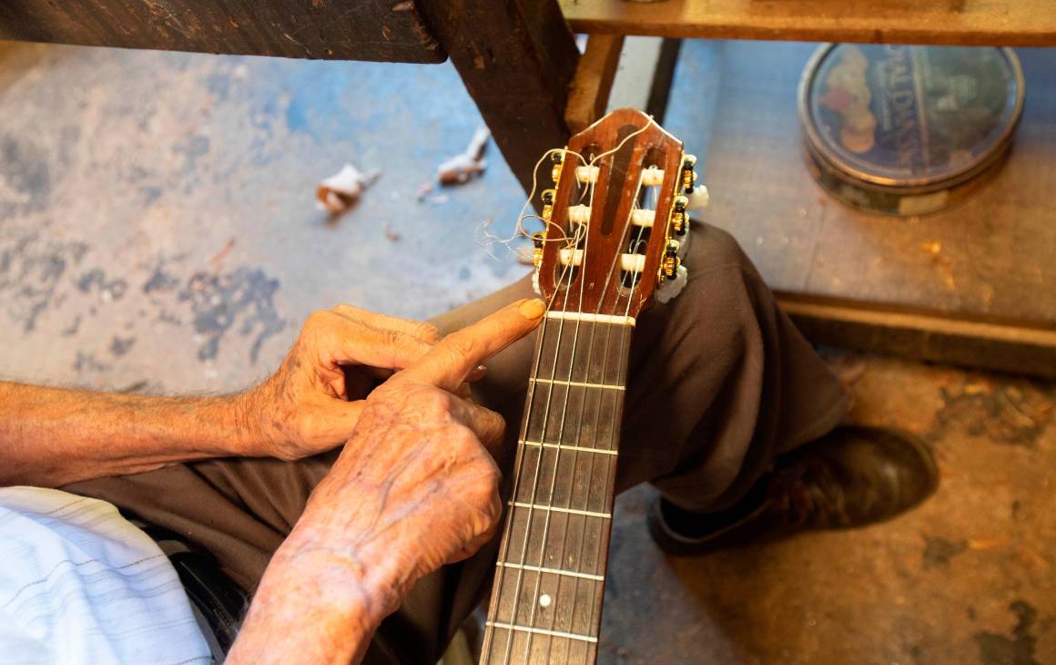El estudio de León Vargas, el luthier de Aranjuez