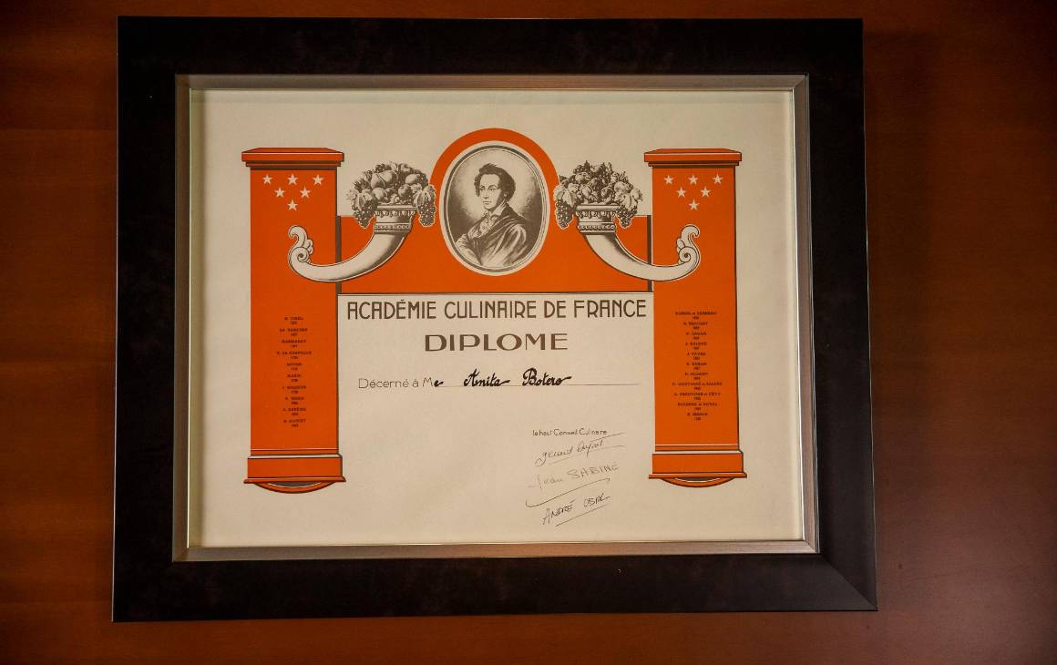 Esta es la certificación que la hace miembro de la Academia Culinaria de Francia. FOTO Carlos Velásquez. 