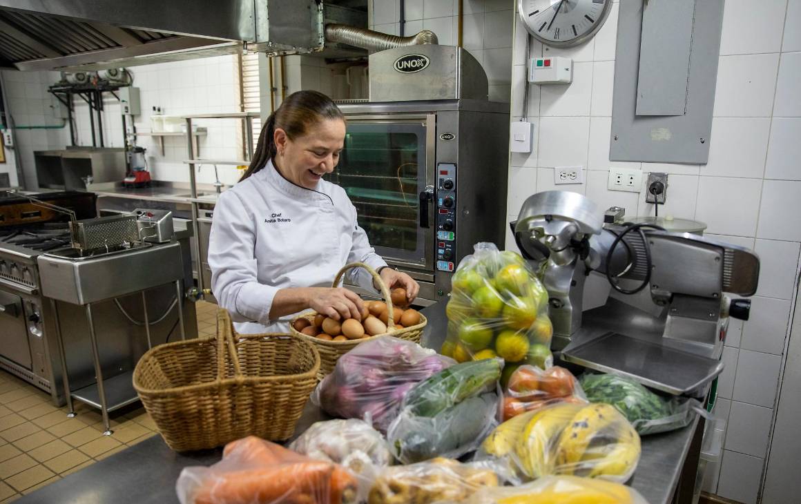 Anita Botero en la cocina de La Cafetiere de Anita, uno de los espacios en los que más le gusta estar. FOTO Carlos Velásquez.
