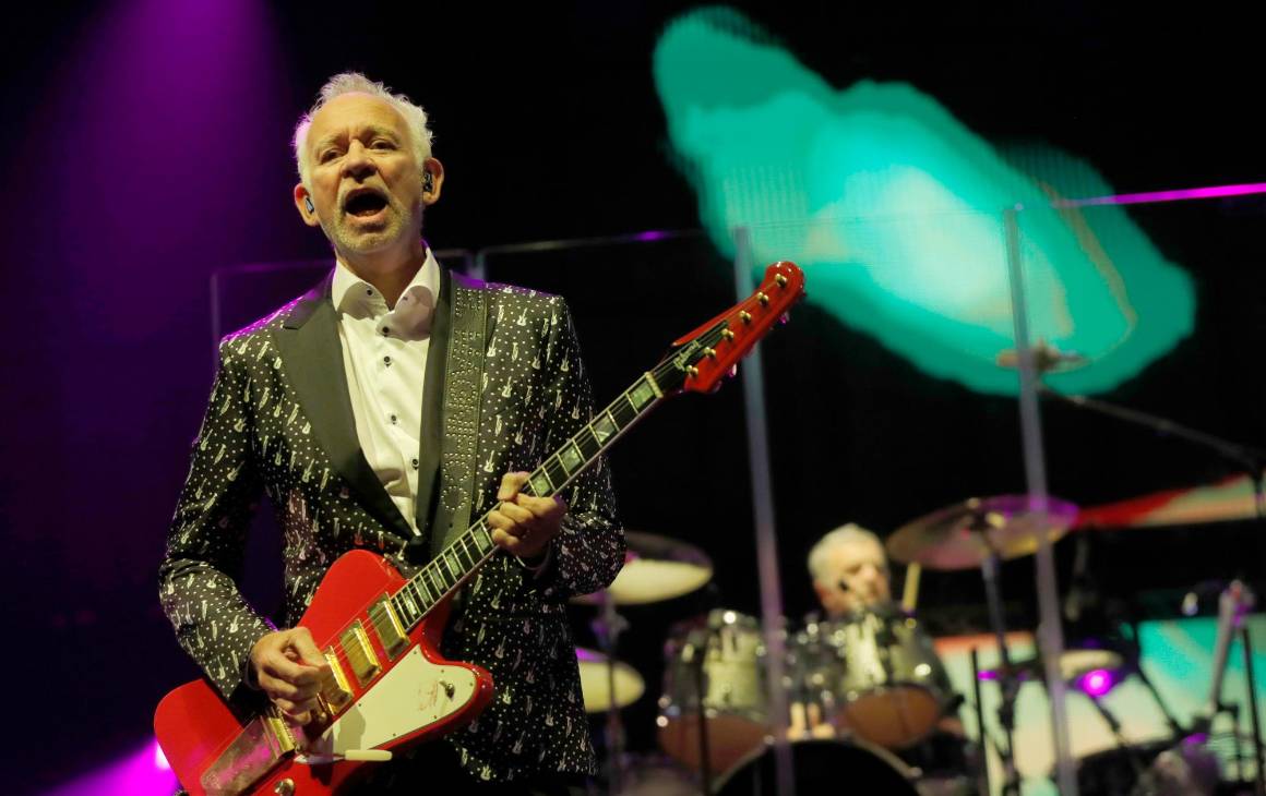 Guitarrista y productor discográfico. Fue uno de fundadores de la banda Roxy Music. Coprodujo The Endless River de Pink Floyd y varios álbumes de David Gilmour en solitario. Publicó su libro de memorias De la revolución a Roxy. Foto: GETTY.