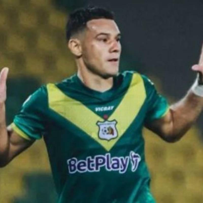 El ahora exjugador del Deportes Quindío, Ariel Roa, salió expulsado de un partido por agredir a un juez de línea. Dimayor lo sancionó y le impuso cuantiosa multa. FOTO: DIMAYOR 