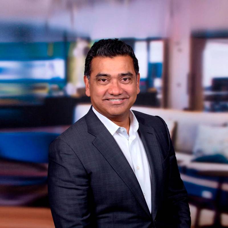 Jay Persaud, de EY, motivó al empresariado colombiano a incorporar la inteligencia artificial. FOTO Cortesía EY