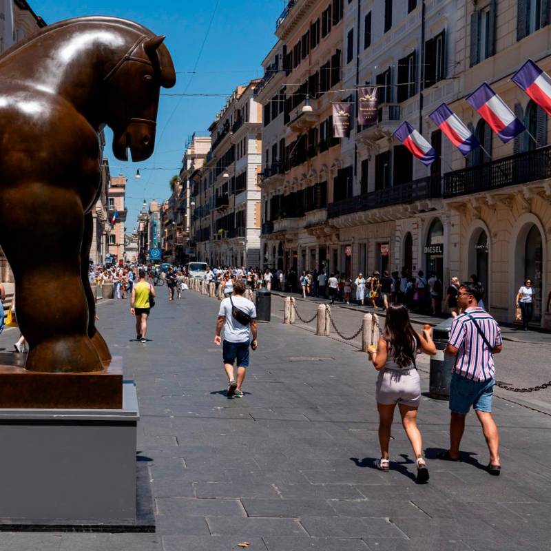 Roma se convirtió en un museo al aire libre donde se exponen obras de Fernando Botero, un homenaje al artista a un año de su fallecimiento. FOTOS Getty y Juan Antonio Sánchez 