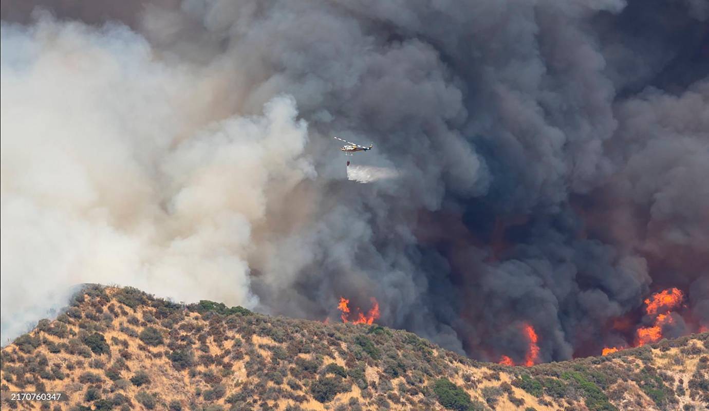 La destrucción de la vegetación, la pérdida de biodiversidad, la contaminación del aire y el aumento del riesgo de inundaciones son algunas de las consecuencias más graves de estos eventos. Foto: GETTY