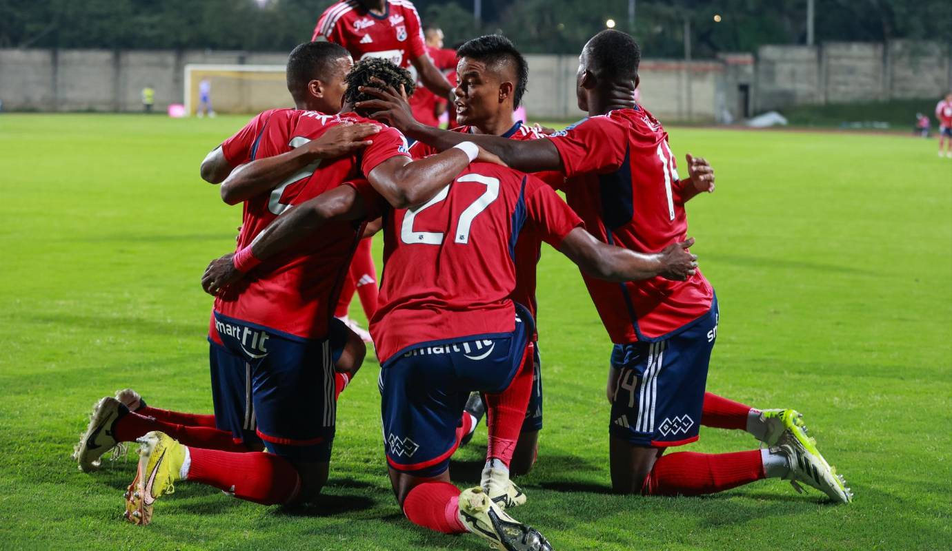 DIM venció 2-0 al Junior en la ida de los octavos de final de la Copa Betplay e hizo de Itagüí una fiesta. Foto: Manuel Saldarriaga Quintero.