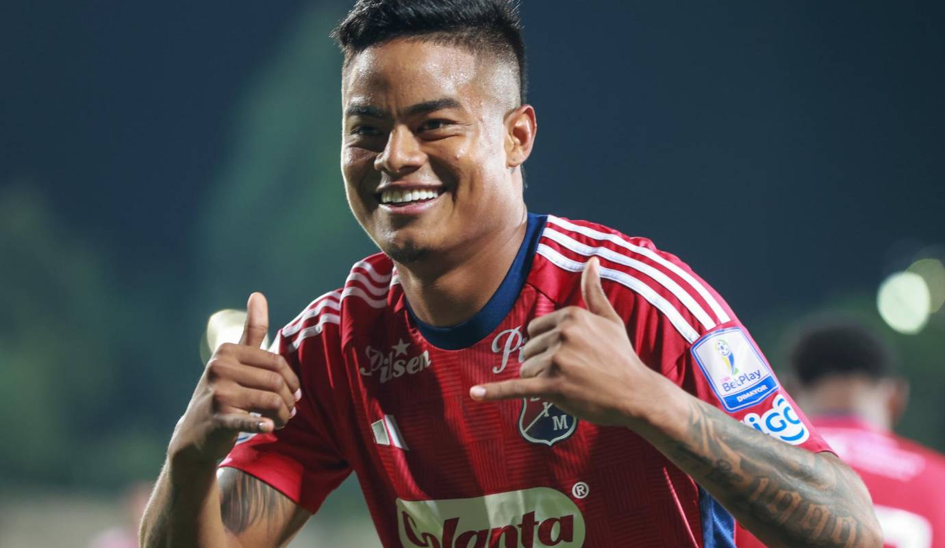 Al minuto 49, Luis ‘Chino’ Sandoval aprovecho un rebote que dejó el balón vivo en el borde del área y sacó un remate de media distancia que se desvió en Rafa Pérez y esto hizo que el portero Jefferson Martínez se desubicara. Foto: Manuel Saldarriaga Quintero.