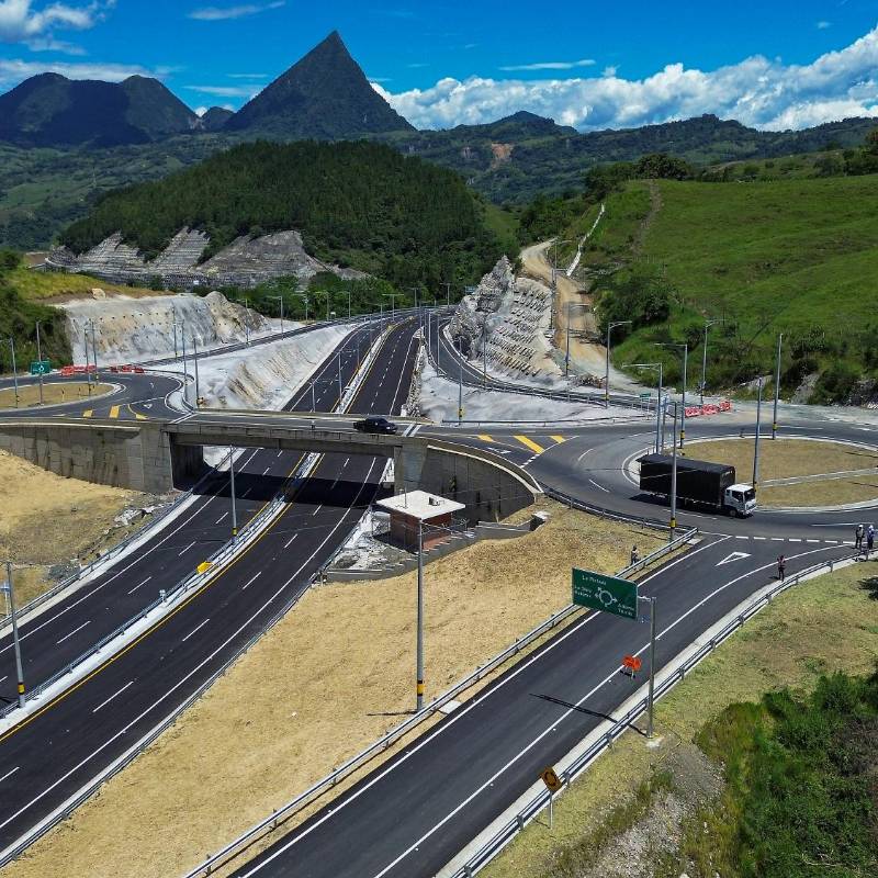 La autopista Pacífico 1 (Caldas-Bolombolo) no ha podido concluir sus frentes y reporta un avance general de obra del 96,48% con corte al 30 de agosto, según la ANI. FOTO: MANUEL SALDARRIAGA