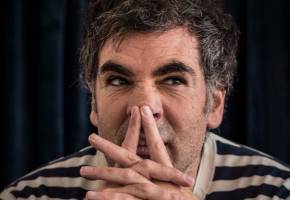 El escritor se aventuró en escribir un libro sobre salud mental para hacer frente a una amplia variedad de terapias de autoconocimiento y sanación personal. Foto: Cortesía / Daniela Ariza. 