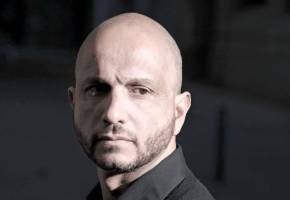 Jorge Carrión es autor de la novela sobre IA Membrana (Galaxia Gutenberg) y el libro co-escrito con GPT Los campos electromagnéticos (Caja Negra). FOTO Cortesía