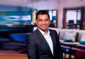 Jay Persaud, de EY, motivó al empresariado colombiano a incorporar la inteligencia artificial. FOTO Cortesía EY