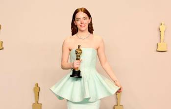 Emma Stone, una de las galardonadas en los Óscar 2024 por su actuación en Pobres Criaturas, aún disponible en salas del cine del país. Foto: Getty. 