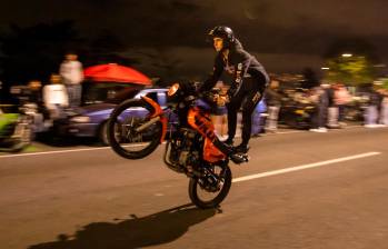 Un segmento de unos 700 metros cerca del segundo mirador de Las Palmas cambia de función por unas horas y se transforma en pista, autódromo y escenario de exhibición de motocicletas. Foto: Carlos Velásquez