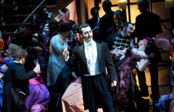 El cantante de ópera Juan Fernando Gutiérrez durante una de sus presentaciones en un teatro de la ciudad alemana de Munich. FOTO Cortesía