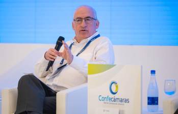 Leonardo Villar, gerente del Banco de la República, durante su intervención en el congreso de Confecámaras. 