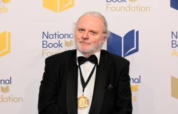 El dramaturgo Jon Fosse con la medalla del Premio Nobel de Literatura. Foto: GETTY