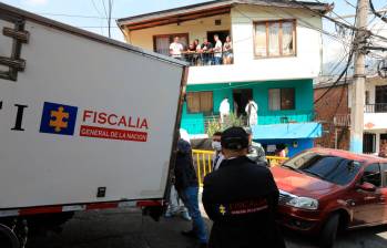 Los agentes del CTI de la Fiscalía llegaron al lugar de los hechos para esclarecer lo ocurrido con los menores y su madre. FOTO: Esneyder Gutiérrez