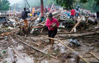 Los mismos vecinos del barrio La Esneda participaron en las labores de rescate después del deslizamiento. También prestaron sus casas para darles posada a los damnificados. FOTO cortesía