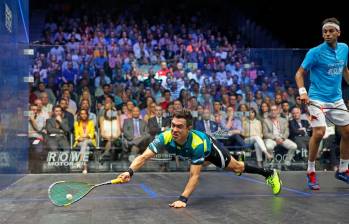Miguel Ángel Rodríguez en acción ante Mohamed ElShorbagy, exnúmero uno del mundo, al que venció en el British Open Championship en 2018. FOTO cortesía PSA