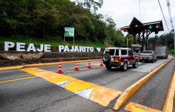 Con los recursos recolectados del peaje Pajarito por la concesión Vía Láctea se avanza en la reparación del corredor. FOTO Julio César Herrera 