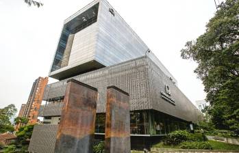 La Cámara de Comercio de Medellín para Antioquia trabaja por el bienestar de los empresarios del departamento. Tiene líneas de trabajo a favor de los pequeño, medianos y grandes comerciantes. FOTO jaime pérez.