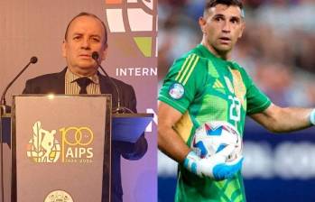 El presidente de la Asociación Colombiana de Periodistas Deportivos (ACORD), Faiver Hoyos Hernández, solicitó a la FCF que se pronuncie ante la Conmebol, AFA y FIFA sobre la actitud agresiva del arquero argentino Emiliano “Dibu” Martínez. FOTO: CORTESÍA PRESIDENTE ACORD | AFP 