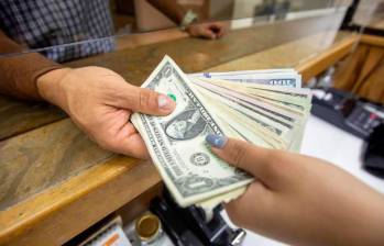 El dólar tocó el techo de los $4.300 esta semana en Colombia. FOTO: EL COLOMBIANO.