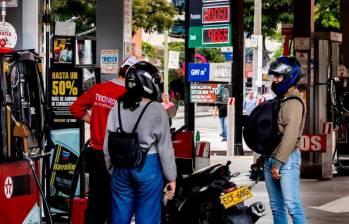 La reforma tributaria del Gobierno Petro supone un incremento para la gasolina. FOTO JAIME PÉREZ. 