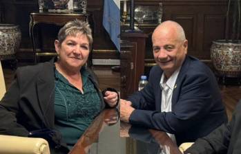 Los ciudadanos argentinos Clara Marman y su pareja, Luis Har, se reunieron con el presidente Javier Milei y relataron su desgarrador testimonio ante un plenario de las comisiones de Derechos Humanos y Relaciones Exteriores en Buenos Aires. FOTO: Oficina del Presidente Argentina 