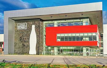 La planta de Coca-Cola en Tocancipá utiliza solo 1,24 litros de agua por cada litro de bebida. FOTO Cortesía