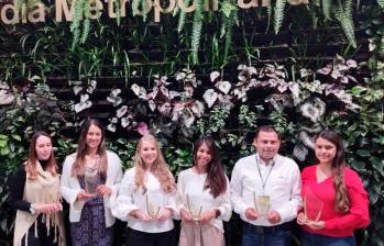 El reconocimiento de la Alcaldía de Medellín exalta la estrategia ambiental de AKT. FOTO: Cortesía