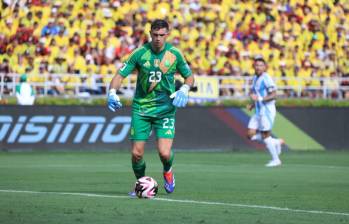 La Fifa ya estaría indagando al comisario de campo por la agresión de “Dibu” Martínez a un camarógrafo. Foto: Colprensa