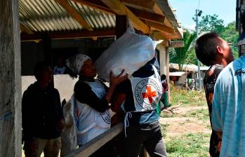 Los habitantes del resguardo Indígena Po, de Segovia, se mostraron agradecidos por la entrega de estos alimentos. FOTO: CORTESÍA CICR