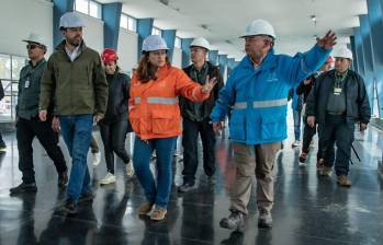 El alcalde Carlos Fernando Galán estuvo recorriendo la planta de Tibitoc. Foto: Alcaldía de Bogotá. 