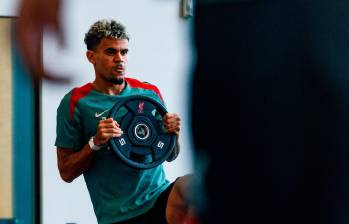 Tras su buena actuación con Colombia en las recientes jornadas de Eliminatorias al Mundial, Luis Díaz retornó a trabajos con el Liverpool, con el que espera ser protagonista este sábado. FOTO X-LIVERPOOL