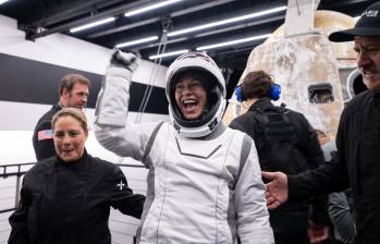 Las dos ingenieras de la tripulación Polaris Dawn se convirtieron en las mujeres que viajaron a más distancia de la Tierra. FOTO: SPACEX