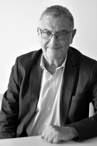El Nobel de Física Serge Haroche cuenta en su libro La luz revelada: Del telescopio de Galileo a la extrañeza cuántica, el papel que ha jugado la luz en la comprensión científica a lo largo del tiempo. Foto: cortesía Hay Festival-Odile Jacob.