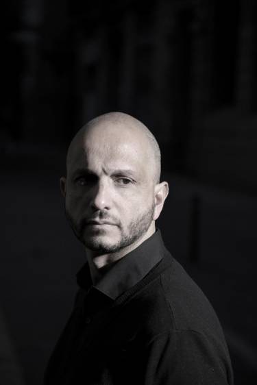 El escritor español Jorge Carrión (Tarragona, 1976) es autor, entre otros, de los libros de crónica y ensayo Librerías, Contra Amazon y Lo viral; y de la trilogía de novelas Los huérfanos, Los muertos y Los turistas. Foto: Cortesía