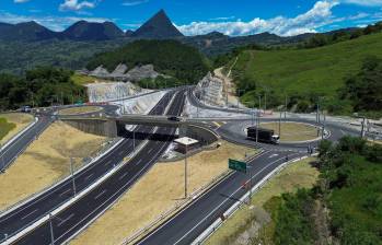 La autopista Pacífico 1 (Caldas-Bolombolo) no ha podido concluir sus frentes y reporta un avance general de obra del 96,48% con corte al 30 de agosto, según la ANI. FOTO: MANUEL SALDARRIAGA