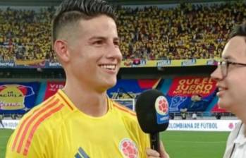 El momento en el que un periodista no puede contener la emoción de entrevistar a James Rodríguez tras su triunfo contra Argentina en las eliminatorias del Mundial. FOTO: Instagram @fcfseleccioncol
