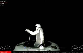 Jared Isaacman se aventuró este jueves fuera de la nave. Así fue la primera caminata espacial no gubernamental de la historia. FOTO transmisión oficial SpaceX