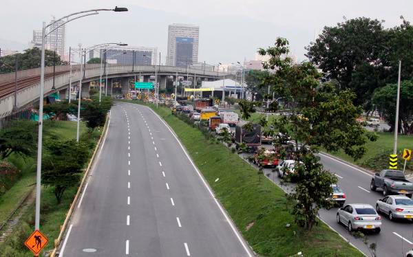 Una de las vías que estará cerrada en un tarmo el domingo será la Avenida Regional. FOTO ARCHIVO
