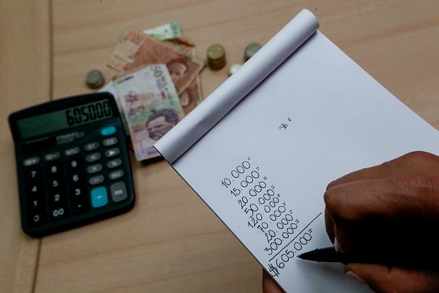 Por un mes debe anotar o registrar todos los gastos que tiene para hacer un buen presupuesto anual. FOTO COLPRENSA