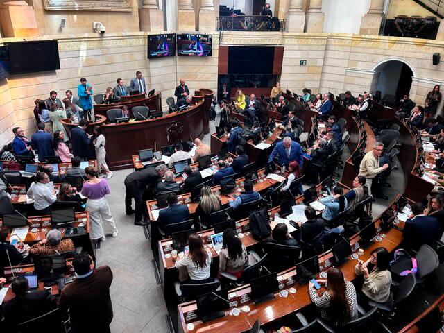 Las comisiones económicas del Congreso negaron el monto del Presupuesto de Colombia 2025. FOTO COLPRENSA