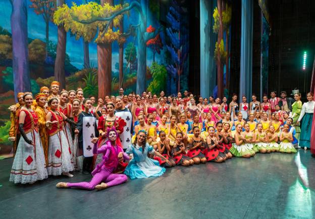 Montaje de Alicia en el país de las maravillas del Ballet Metropolitano de Medellín. Foto cortesía BMM.